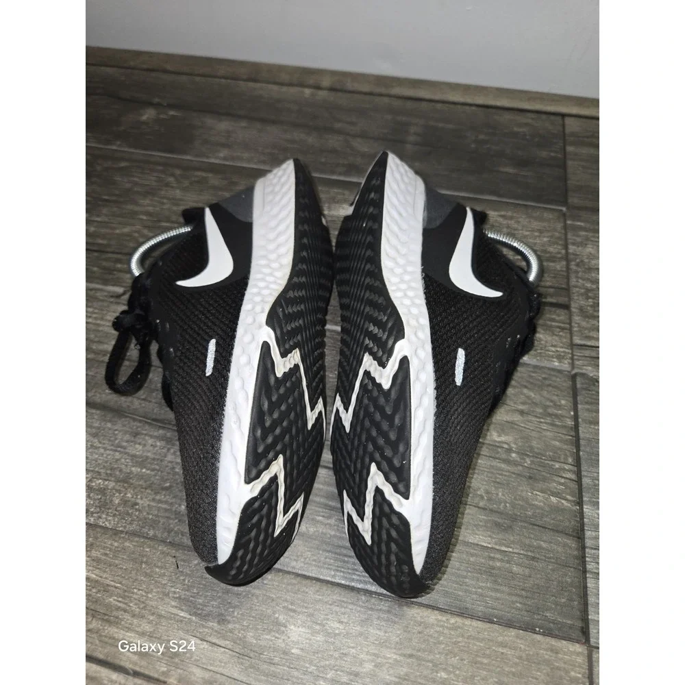 Nike Revolution 5 BQ6715-002 Black Women's Size 6 Running Shoes Sneakers - Picture 8 of 9